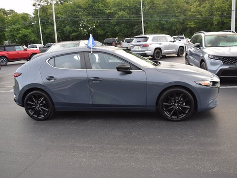 Used 2022 MAZDA MAZDA3 s FWD image 3