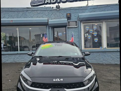 Used 2023 Kia Forte LXS image 1
