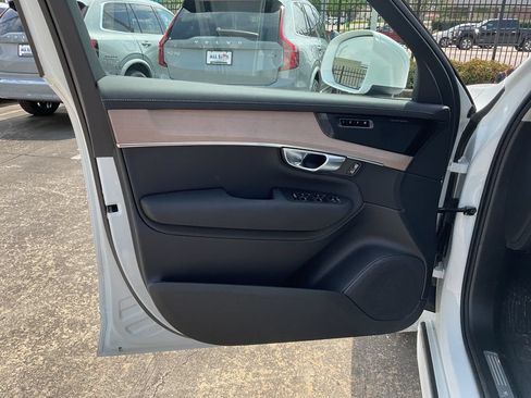 New 2026 Volvo XC90 B6 Plus w/ Protection Package AWD/4WD image 13