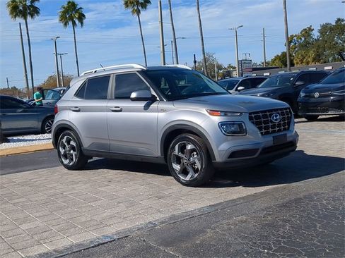 Used 2023 Hyundai Venue SEL image 2