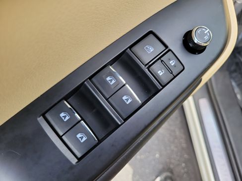 Used 2019 Toyota Highlander Limited FWD image 17