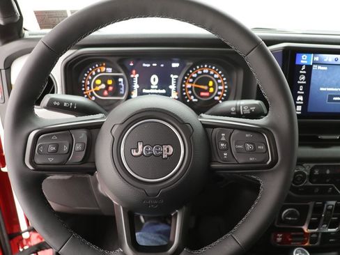 Used 2025 Jeep Gladiator Willys image 18