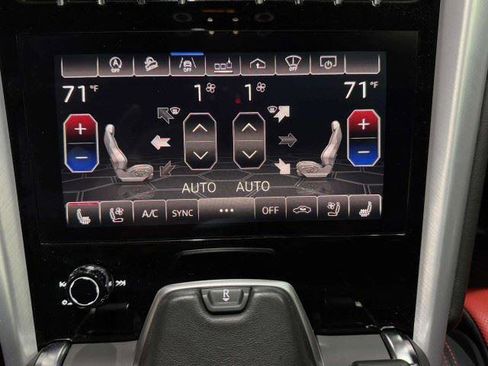 Used 2019 Lamborghini Urus AWD/4WD image 42