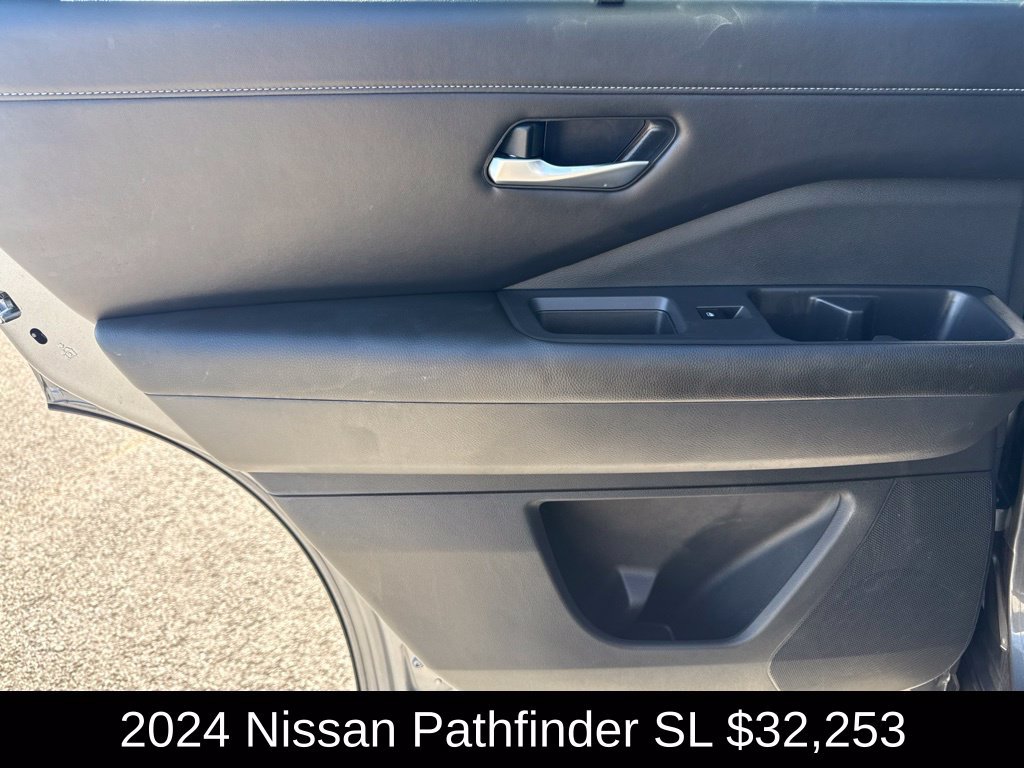 Used 2024 Nissan Pathfinder SL AWD/4WD image 15