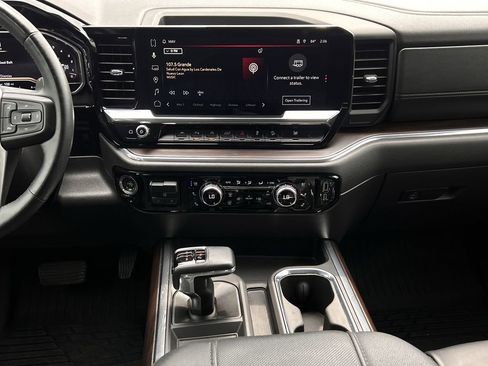 Used 2024 GMC Sierra 1500 SLT w/ SLT Convenience Package image 17