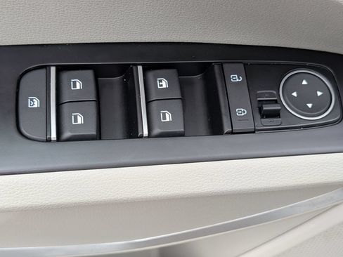 Used 2025 Kia Soul LX w/ LX Technology Package FWD image 14