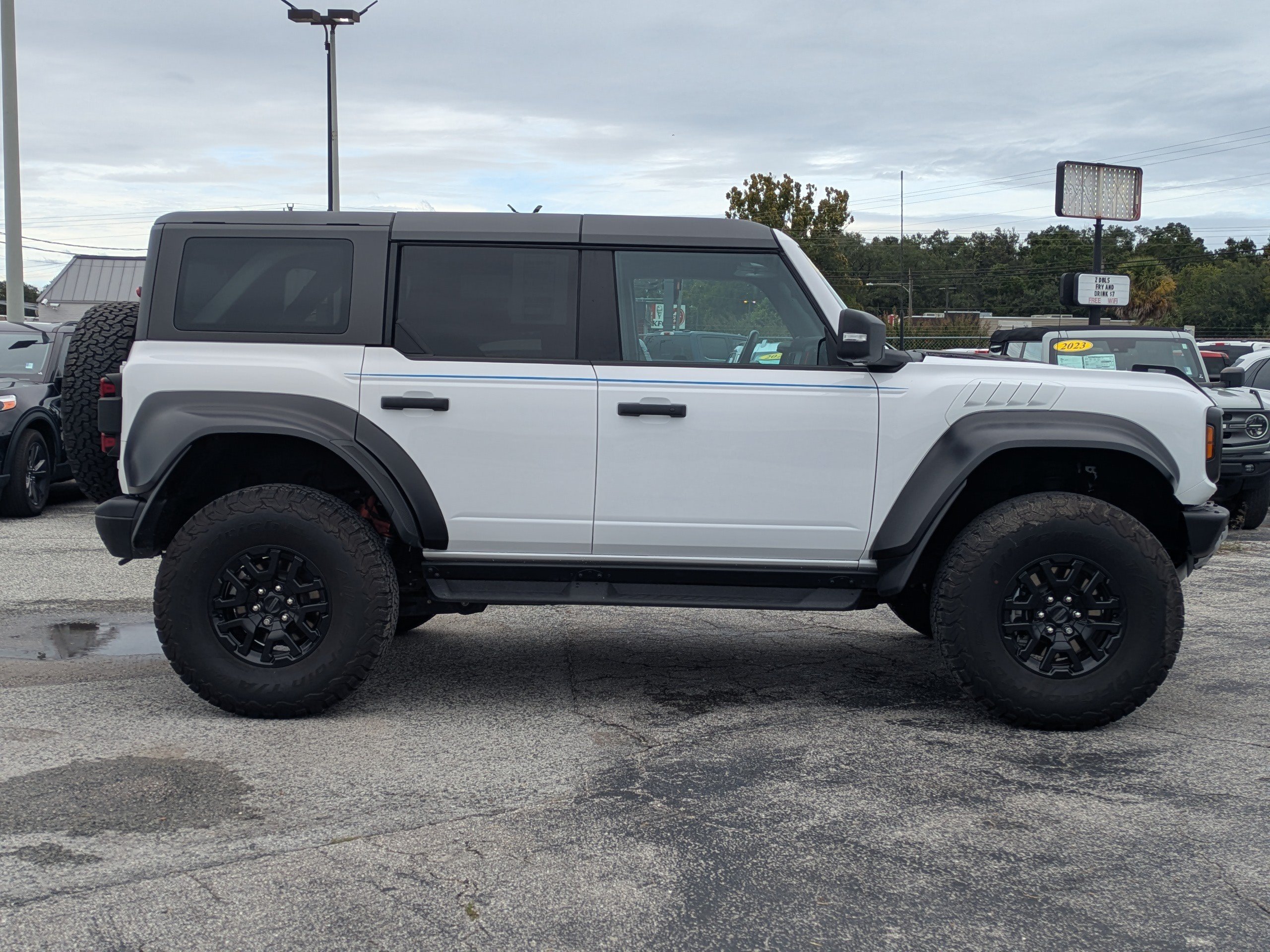 Used 2023 Ford Bronco Raptor AWD/4WD image 3