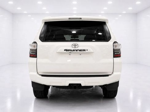 Used 2019 Toyota 4Runner SR5 AWD/4WD image 4