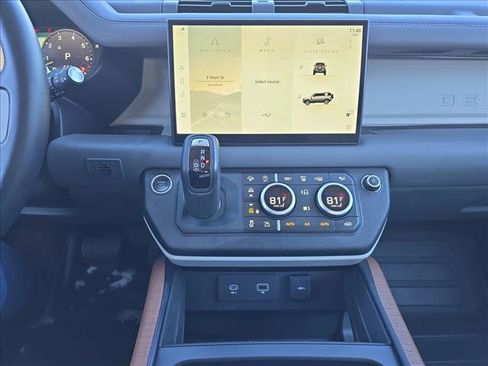 Certified 2023 Land Rover Defender 110 X-Dynamic SE image 21