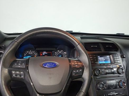 Used 2017 Ford Explorer XLT image 14