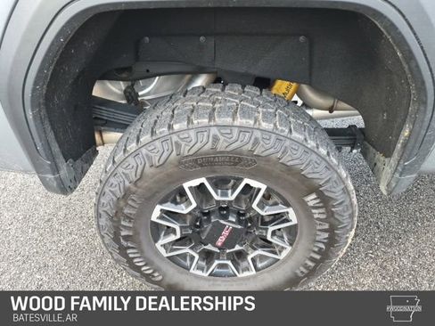 Used 2025 GMC Sierra 2500 AT4X image 31