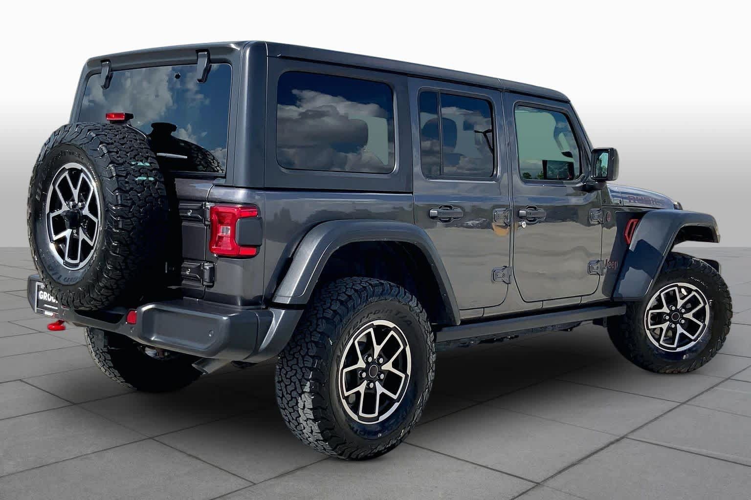 Used 2024 Jeep Wrangler Unlimited Rubicon w/ Technology Group AWD/4WD image 12
