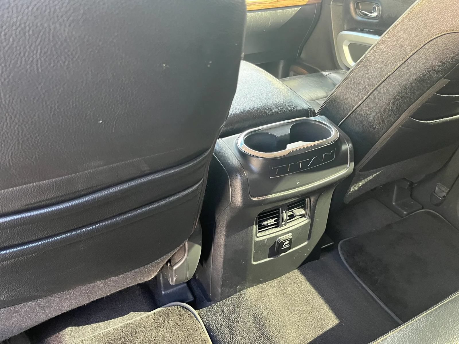 Used 2017 Nissan Titan SL w/ Chrome Package AWD/4WD image 17