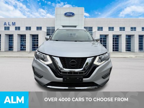 Used 2017 Nissan Rogue S image 2