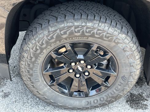 Used 2022 Chevrolet Colorado Z71 w/ Z71 Midnight Edition AWD/4WD image 13