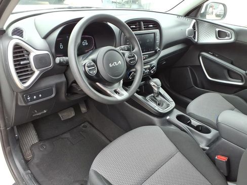 Used 2024 Kia Soul LX w/ Option Group 015 FWD image 9