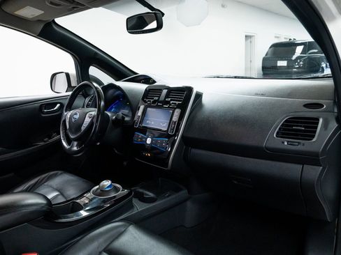 Used 2013 Nissan Leaf SL image 23