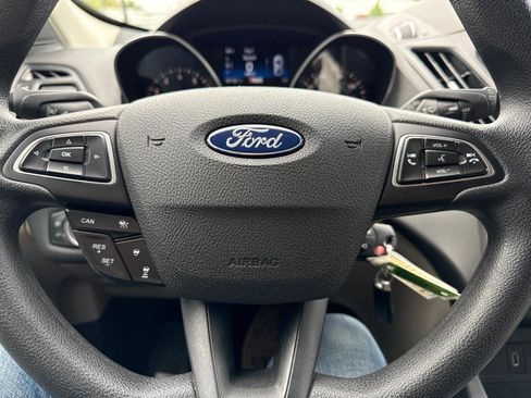 Used 2018 Ford Escape SE w/ Ford Safe & Smart Package FWD image 15