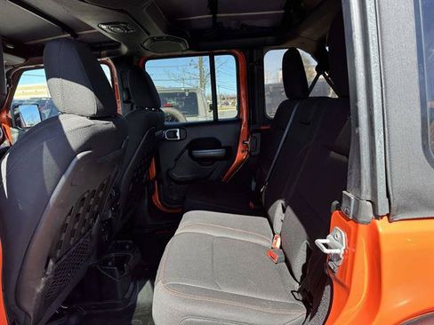 Used 2020 Jeep Wrangler Unlimited Rubicon AWD/4WD image 32