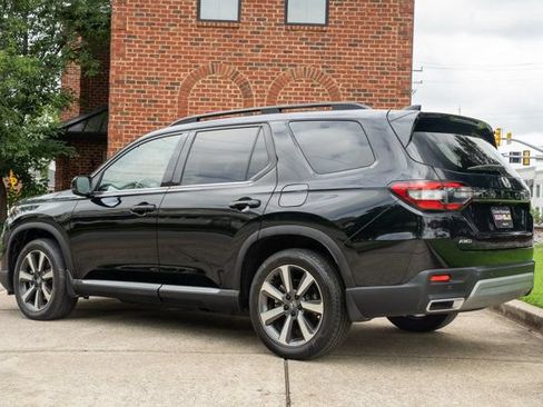 Used 2024 Honda Pilot Touring image 7