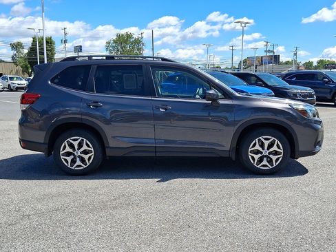 Used 2020 Subaru Forester Premium AWD/4WD image 4