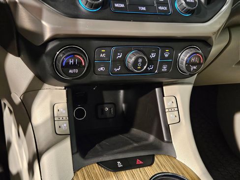 Used 2019 GMC Acadia Denali image 32