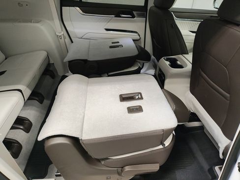 Used 2025 GMC Acadia Denali w/ Super Cruise Package image 13