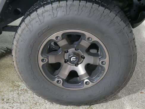 Used 2020 Jeep Gladiator Overland AWD/4WD image 15