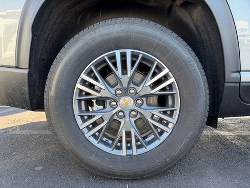 New 2026 Chevrolet Traverse LT w/ Driver Confidence Package FWD image 8