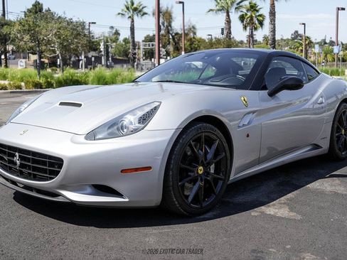 Used 2012 Ferrari California RWD image 19