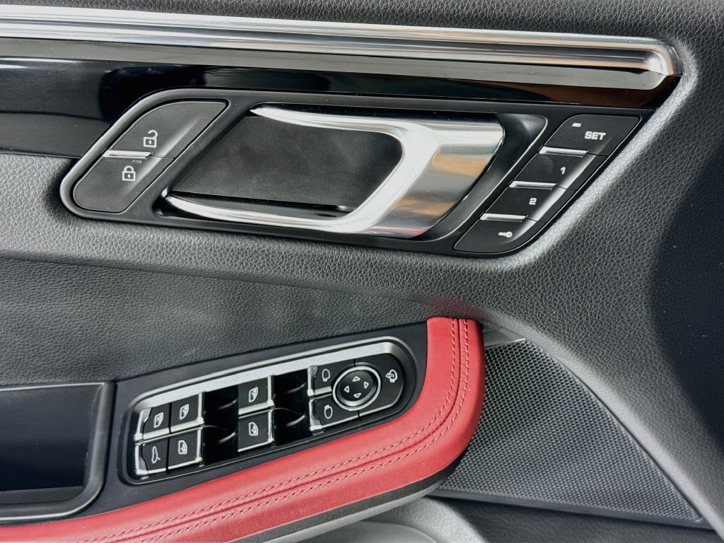 Certified 2026 Porsche Macan S AWD/4WD image 11