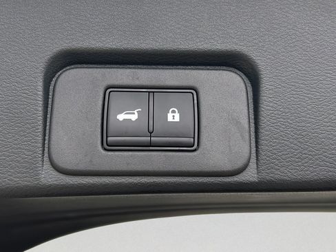 Used 2025 Nissan Rogue SL w/ Tech Package FWD image 9