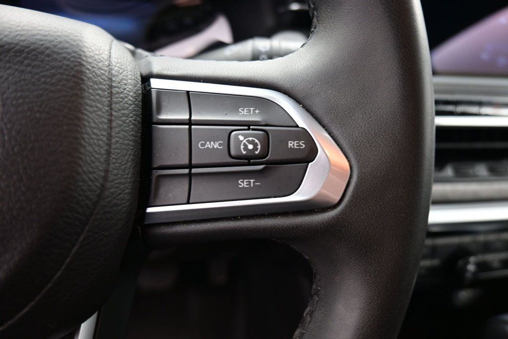 Used 2024 Jeep Compass Latitude AWD/4WD image 19