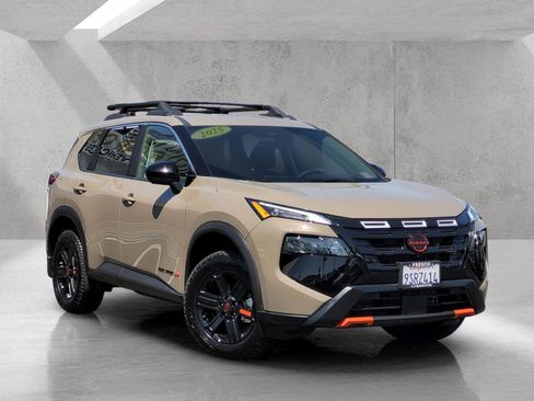 Used 2025 Nissan Rogue SV AWD/4WD image 1