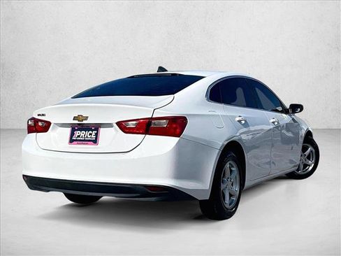 Used 2018 Chevrolet Malibu LS image 2