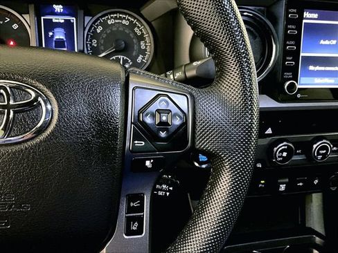 Used 2020 Toyota Tacoma TRD Sport w/ Technology Package AWD/4WD image 18