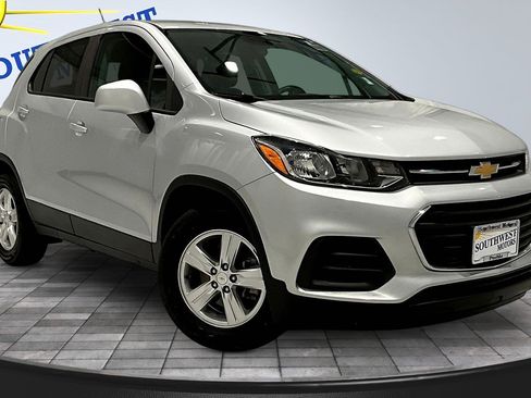 Used 2022 Chevrolet Trax LS w/ Tint and Cruise Package image 3