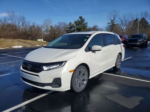 New 2026 Honda Odyssey Touring image 11