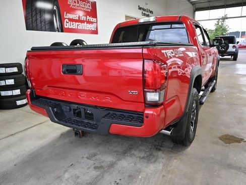 Used 2018 Toyota Tacoma TRD Off-Road image 6