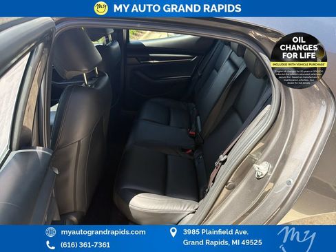 Used 2020 MAZDA MAZDA3 Hatchback w/ Preferred Package FWD image 26