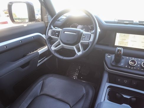 Used 2023 Land Rover Defender 110 X-Dynamic SE image 16