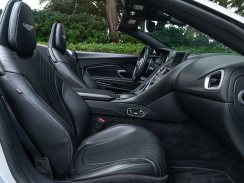 Used 2020 Aston Martin DB11 Volante RWD image 18