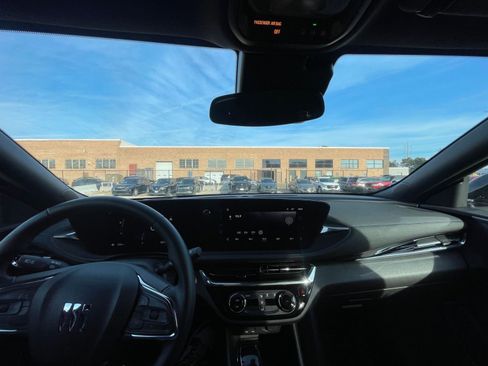 Used 2025 Buick Envista Sport Touring image 33