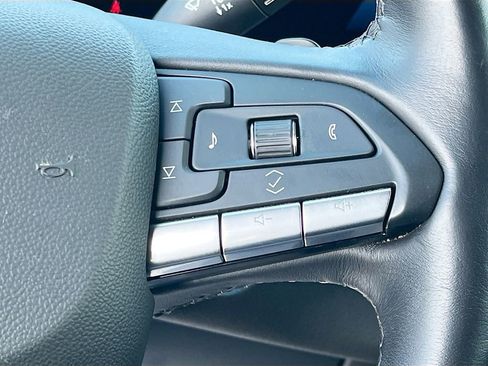 Used 2025 Cadillac XT4 Premium Luxury FWD image 19