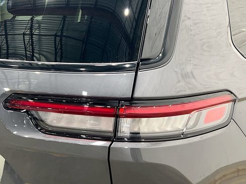 New 2025 Jeep Grand Cherokee L Laredo image 40