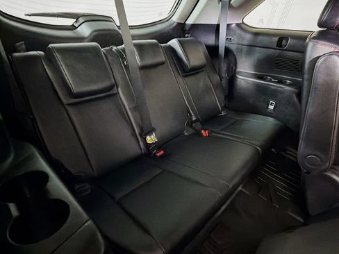 Used 2019 Toyota Highlander SE w/ Nightshade Edition AWD/4WD image 25