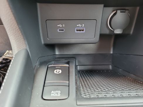 Used 2024 Nissan Kicks SV w/ Interior Electronics Package FWD image 18