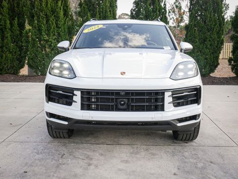 Used 2024 Porsche Cayenne image 3