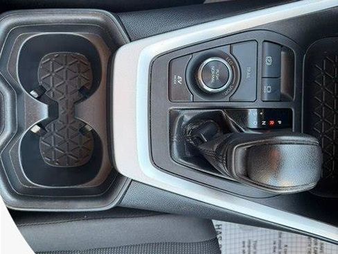 Used 2019 Toyota RAV4 LE image 23