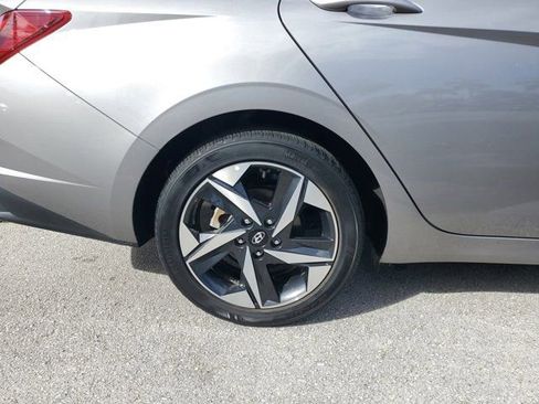 Certified 2023 Hyundai Elantra SEL w/ Convenience Package image 5